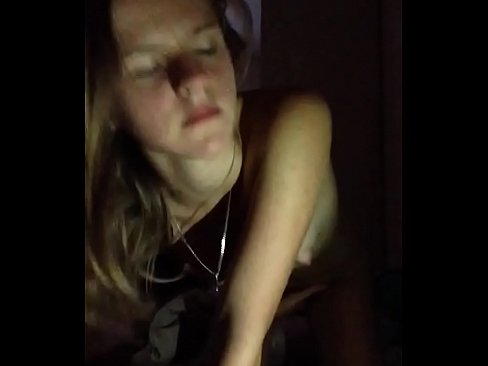 ❤️ 一个女孩自慰并射精 Porn video